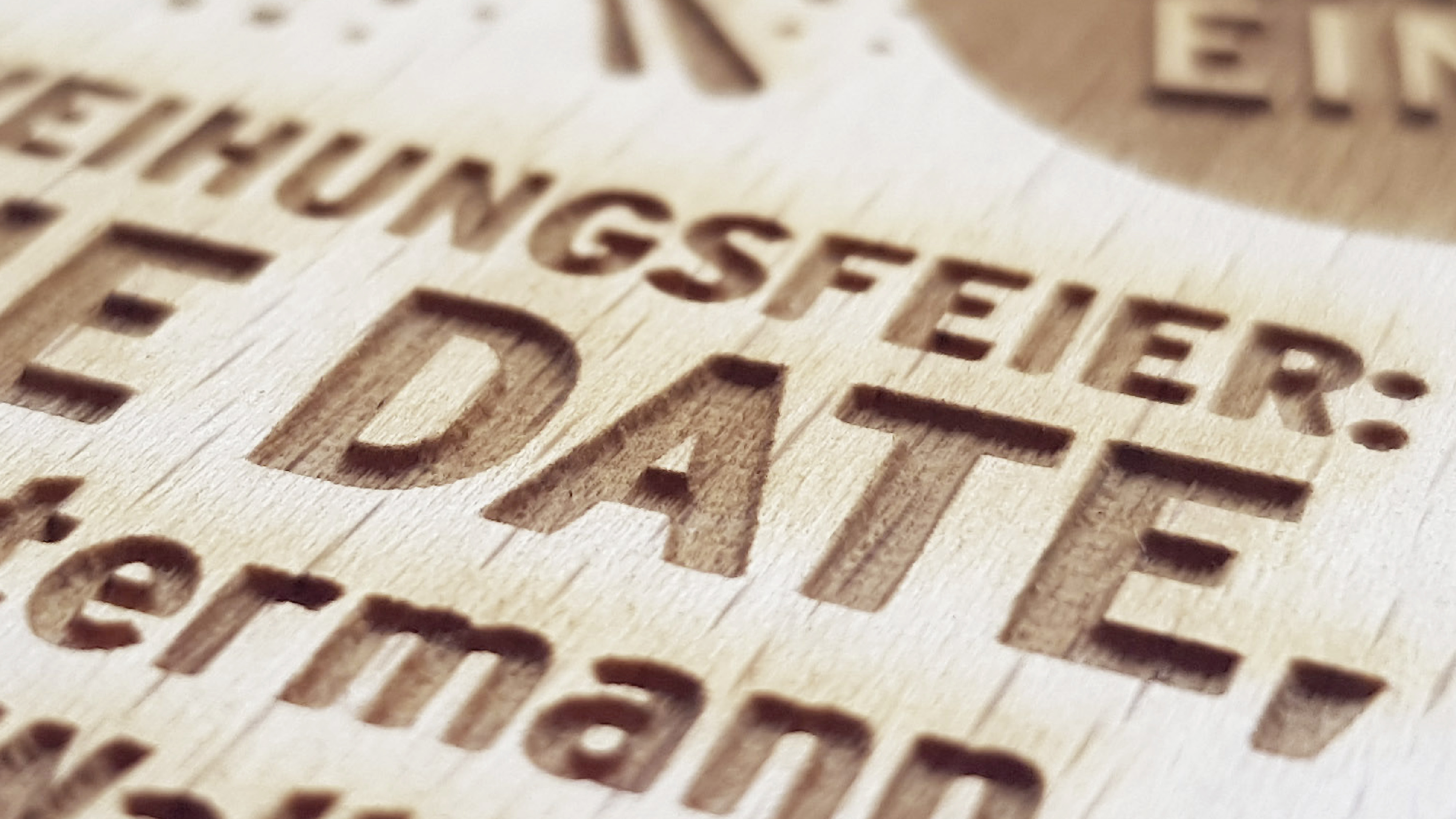 Holzbierdeckel auf Ihrer Geburtstagsparty